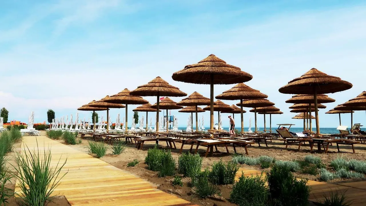 Lino Delle Fate Eco Resort Бибионе Отель